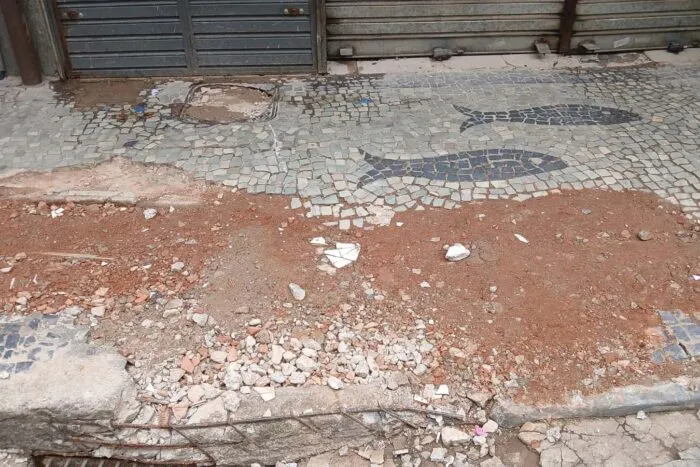 Calçada danificada no Centro representa risco à segurança dos pedestres 1 calcada VU