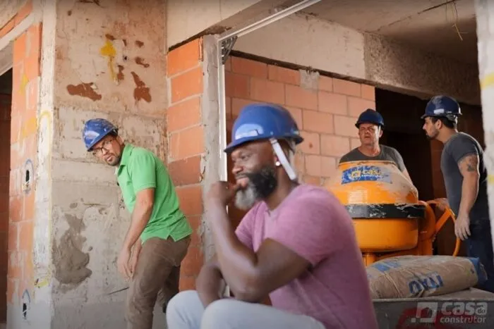 Com descontração e samba, campanha da Casa do Construtor celebra o talento dos pedreiros 1 pedreiro