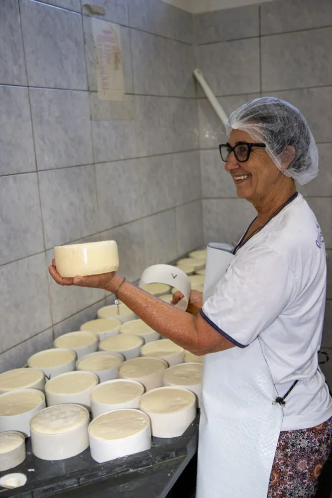 Queijaria Reis Moreira produz Queijo Minas Artesanal há 6 gerações 2 queijaria reis moreira