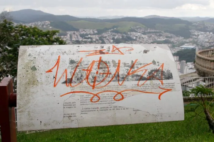 Vandalismo compromete patrimônio cultural no Mirante do Morro do Cristo 1 VU MORRO DO CRISTO