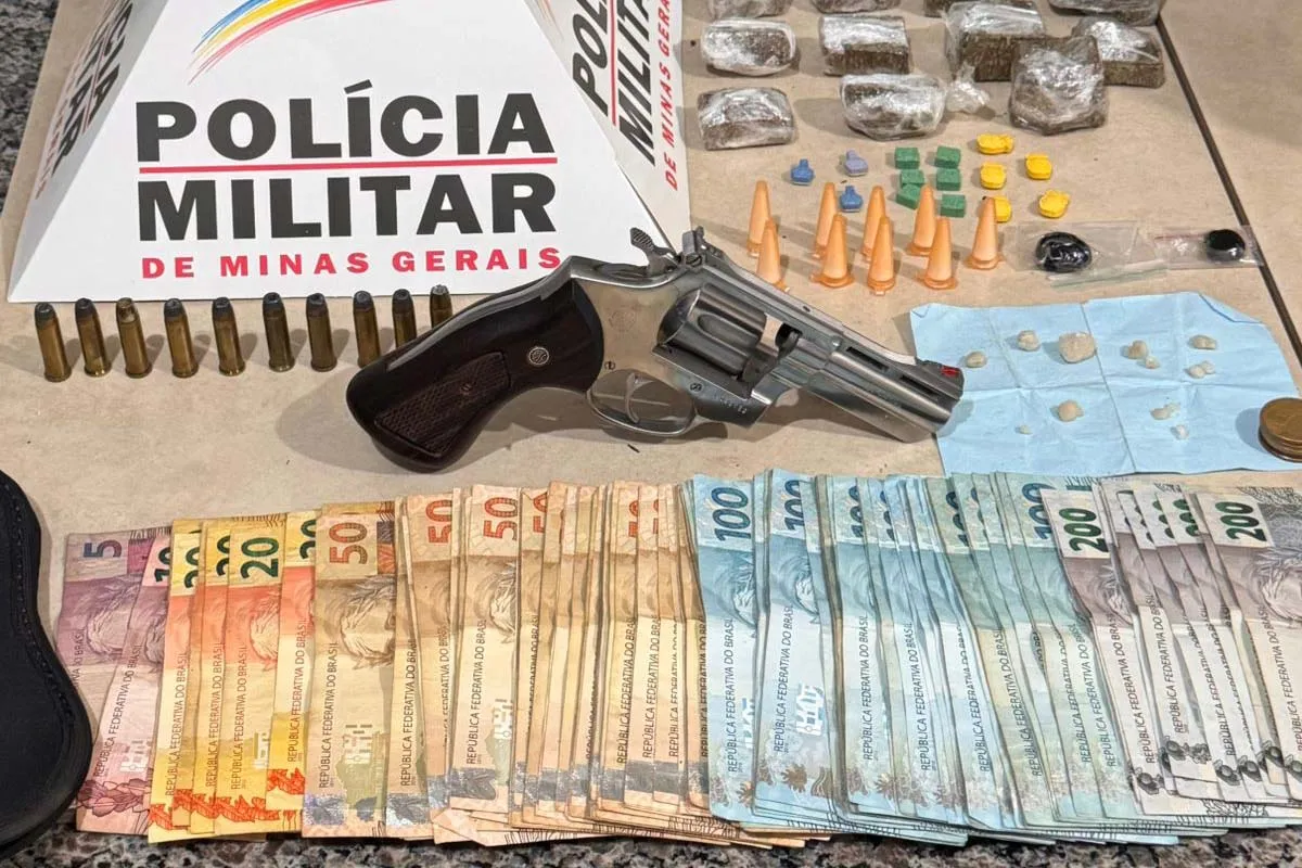 Homem é preso com drogas e R$ 10 mil em espécie 1 homem tráfico de drogas