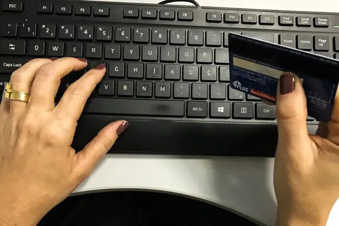 Receita Federal irá monitorar dados dos cartões de crédito e Pix 1 cartões de crédito