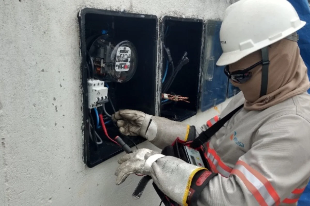 'Gato' na luz: Juiz de Fora responde por 75% das irregularidades encontradas pela Cemig na Zona da Mata 2 Inspeção gato na luz