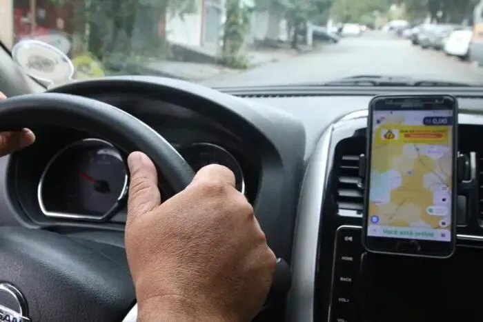 Uber é condenada a indenizar cliente em R$ 17 mil por deixar adolescente em local errado 1 uber