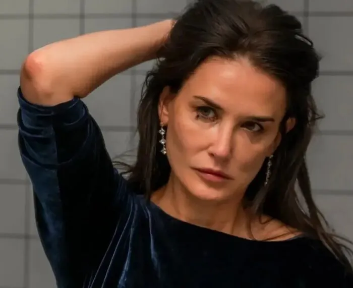 ‘A substância’, o culto à imagem e a felicidade fabricada 1 demi moore Divulgacao