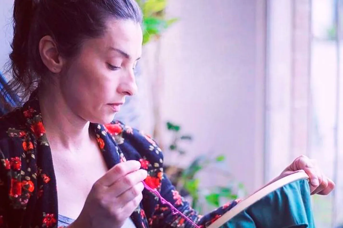 Conheça Flávia Almeida, que faz bordados de benzedeiras para todo o Brasil 4 flavia almeida