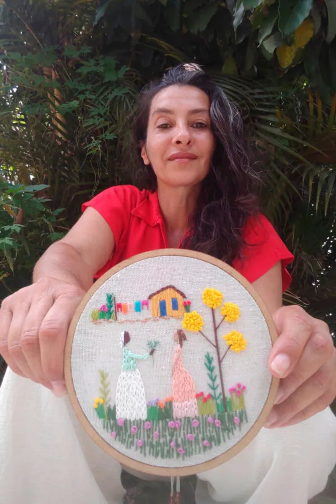 Conheça Flávia Almeida, que faz bordados de benzedeiras para todo o Brasil 1 flavia almeida benzedeiras