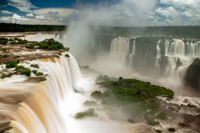 Veja lista com os 10 atrativos mais procurados por turistas internacionais no Brasil 1 turistas brasil