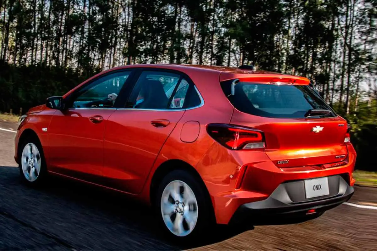 Modelos do Onix terão garantia de motores reativadas por correia dentada banhada a óleo 3 Onix Hatch tras foto divulgacao chevrolet 1