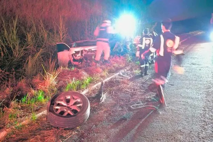 Colisão entre dois veículos deixa cinco vítimas na BR-267 em Juiz de Fora 1 acidente 267
