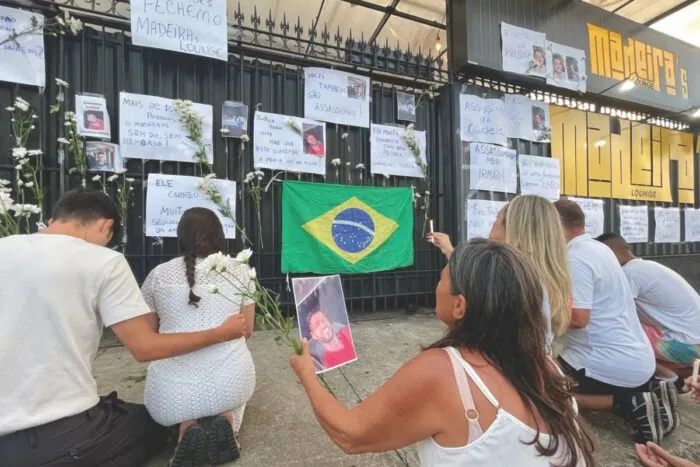Dias após o crime, familiares da vítima realizaram uma manifestação em frente ao local onde o conflito teria começado, àquela altura, já fechado.