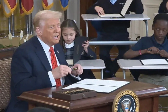 Trump assina decreto que desmonta o Departamento de Educação dos EUA 1 trump departamento de educação