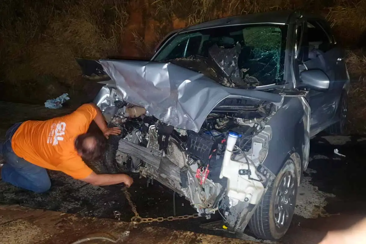 Reboque de carreta se solta e deixa um morto na MGC-383 2 Reboque