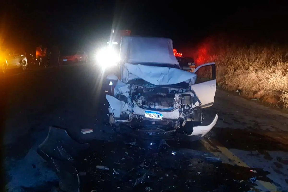 Reboque de carreta se solta e deixa um morto na MGC-383 3 Reboque