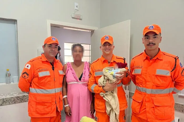 Corpo de Bombeiros realizam parto em viatura em Barbacena