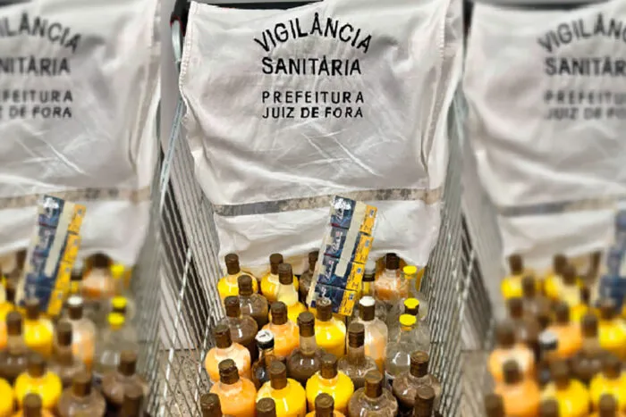 Bebidas e alimentos irregulares são descartados