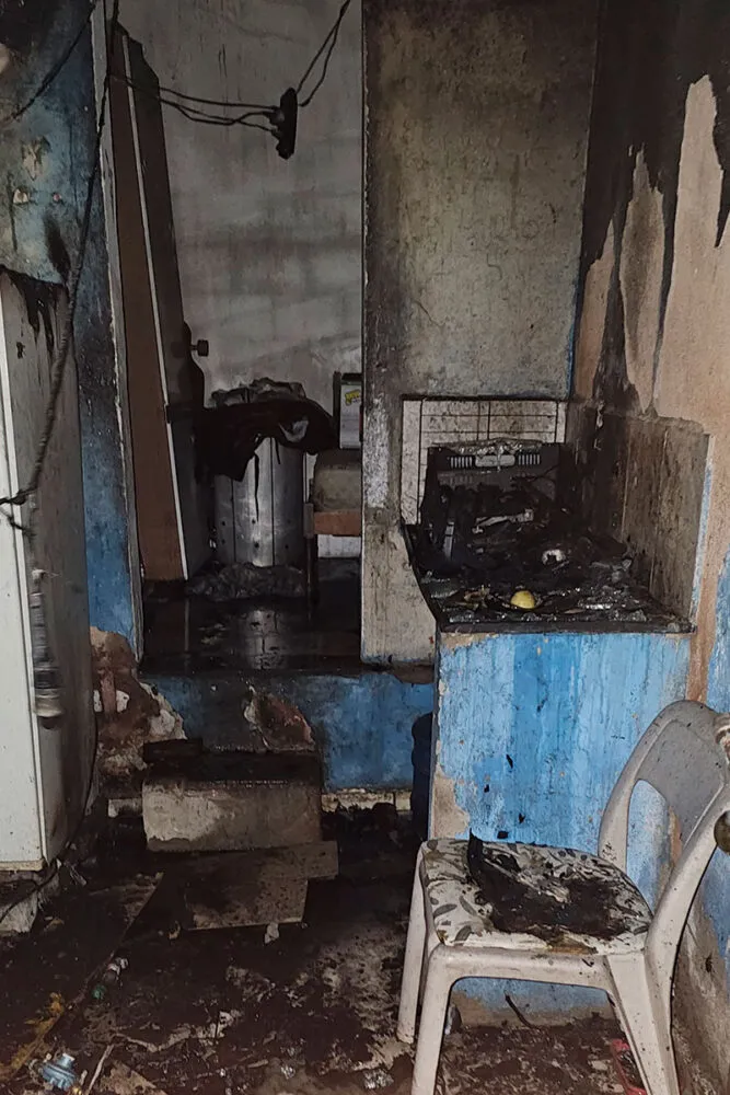 Bombeiros resgatam cachorro que ficou preso em casa durante incêndio na Serra do Bandeirantes 2 Casa pega fogo na Serra dos Bandeirantes e cão que estava no imóvel é resgatado pelos Bombeiros