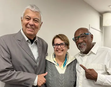 Coluna Cesar Romero – 09 e 10 de maio de 2025 2 Margarida com Paulo Cezar Caju 080525 CR 1