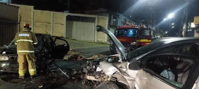 Mulher fica presa às ferragens após colisão frontal entre dois carros 1 WhatsApp Image 2025 05 26 at 07.59.14