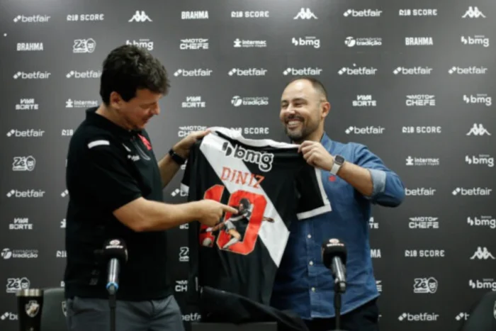 Diniz afirma que relacionamento com a equipe será diferencial para recuperação do Vasco 1 apresentacao diniz no vasco