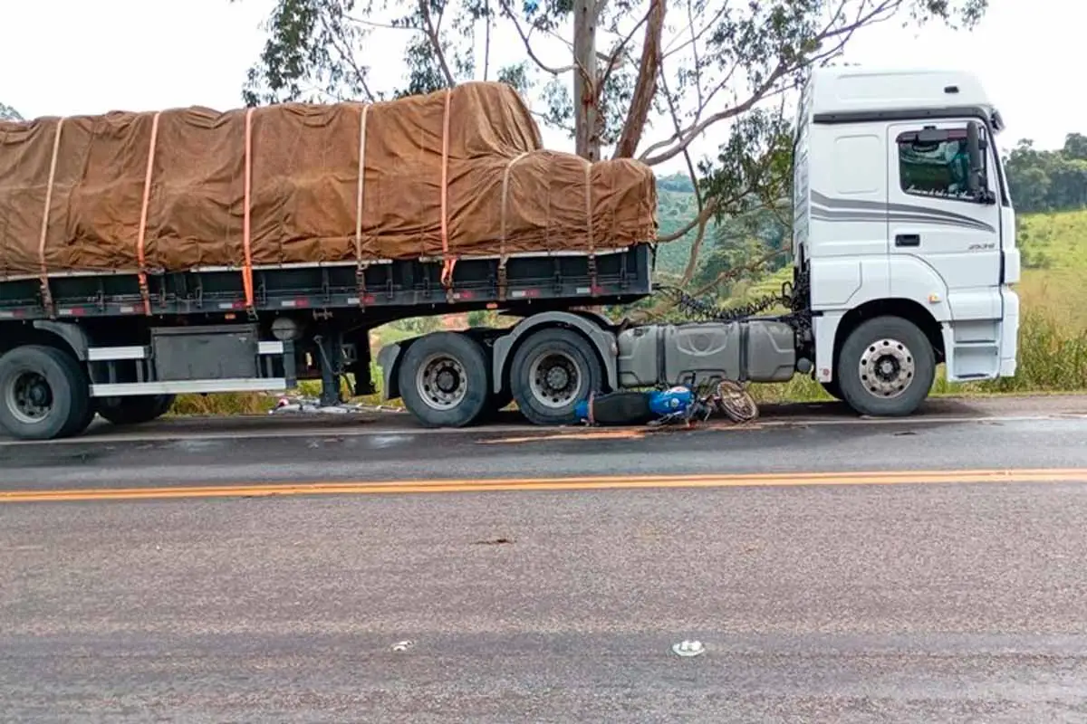 br-116-idoso-morre-acidente-fervedouro-foto-rádio-muriaé-2