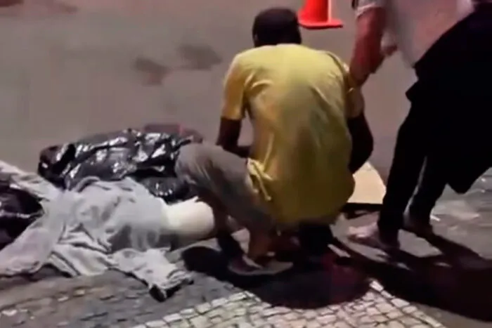 Ônibus atropela e mata cachorro de estimação no Centro