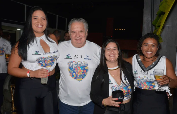Jorge Montessi ladeado por Bruna Mattos Debora Vargas e Dayana da Costa FOTO WOLMER MONTEIRO 1