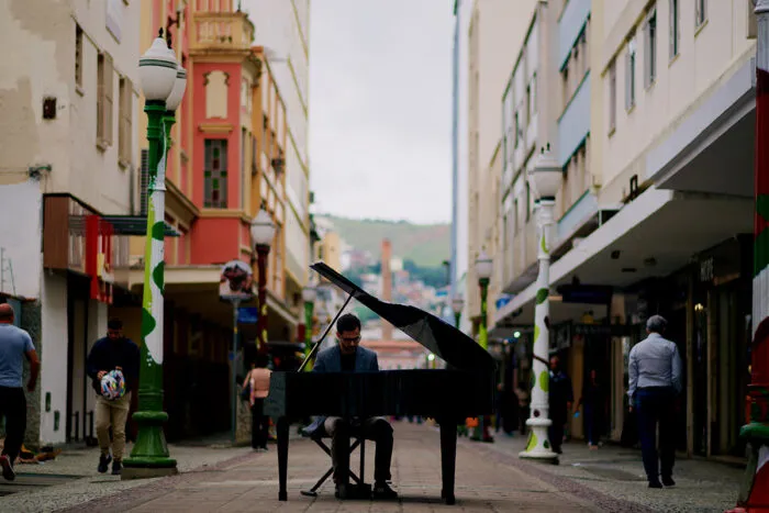 Pianista reconhecido internacionalmente, Guilherme Veroneze fala sobre sua trajetória na música 1 Solitude Guilherme Veroneze.00 01 20 19.Still003 1
