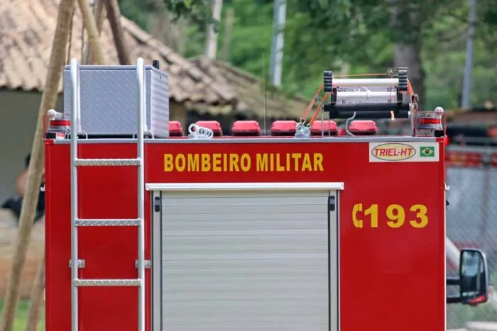 Incêndio em residência deixa idoso ferido em Juiz de Foracaixas d'água
