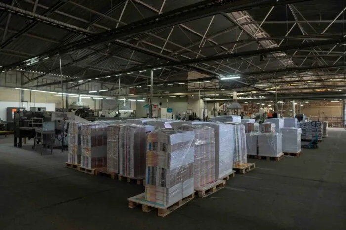 O papel do papel: porque os livros físicos seguem insubstituíveis na educação infantil 1 O papel do papel: porque os livros físicos seguem insubstituíveis na educação infantil