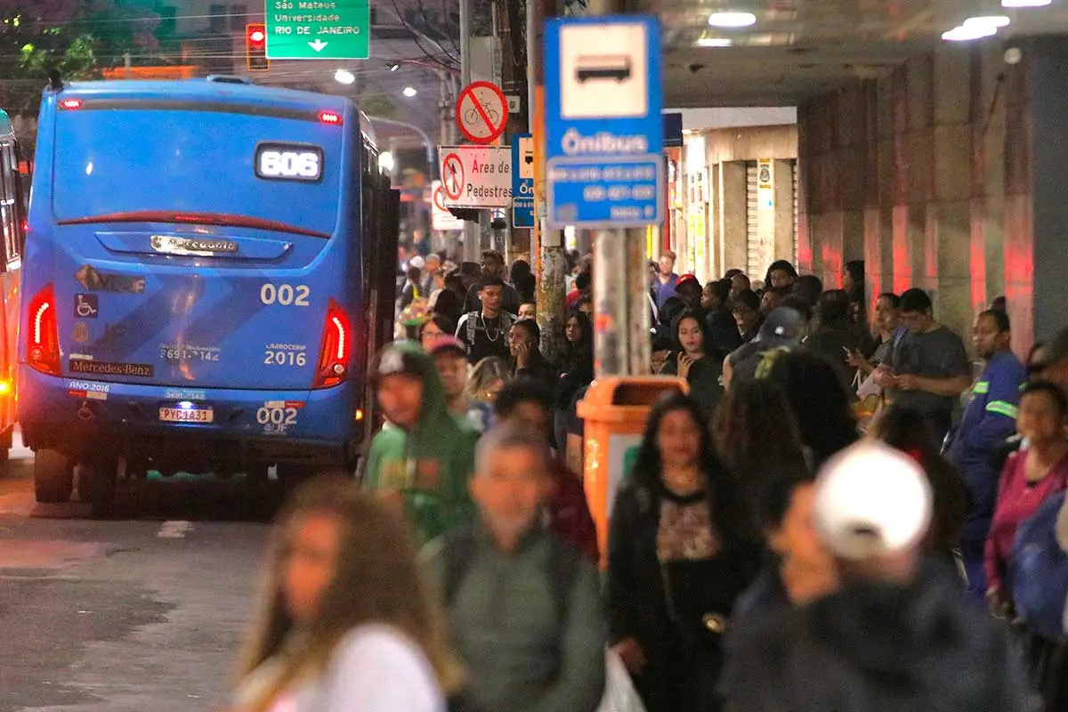 Tarifa zero agrada usuários, mas levanta temor de piora no transporte público em JF 1 transporte onibus ponto de onibus