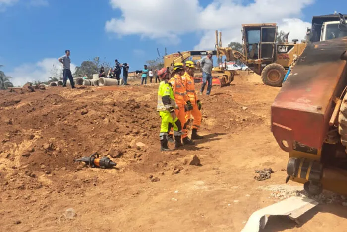 Idoso morre após tombamento de rolo compressor em obra de expansão de bairro em Conselheiro Lafaiete
