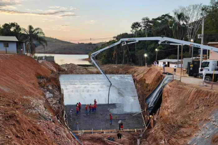 represa dr joão penido vertedouro