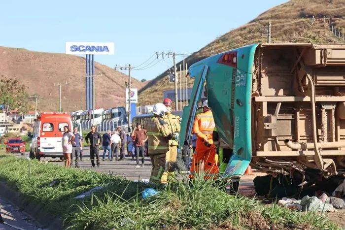 Acidente na BR-040: criança de 2 anos e mais vítimas recebem alta 2 vítimas onibus acidente 040 criança