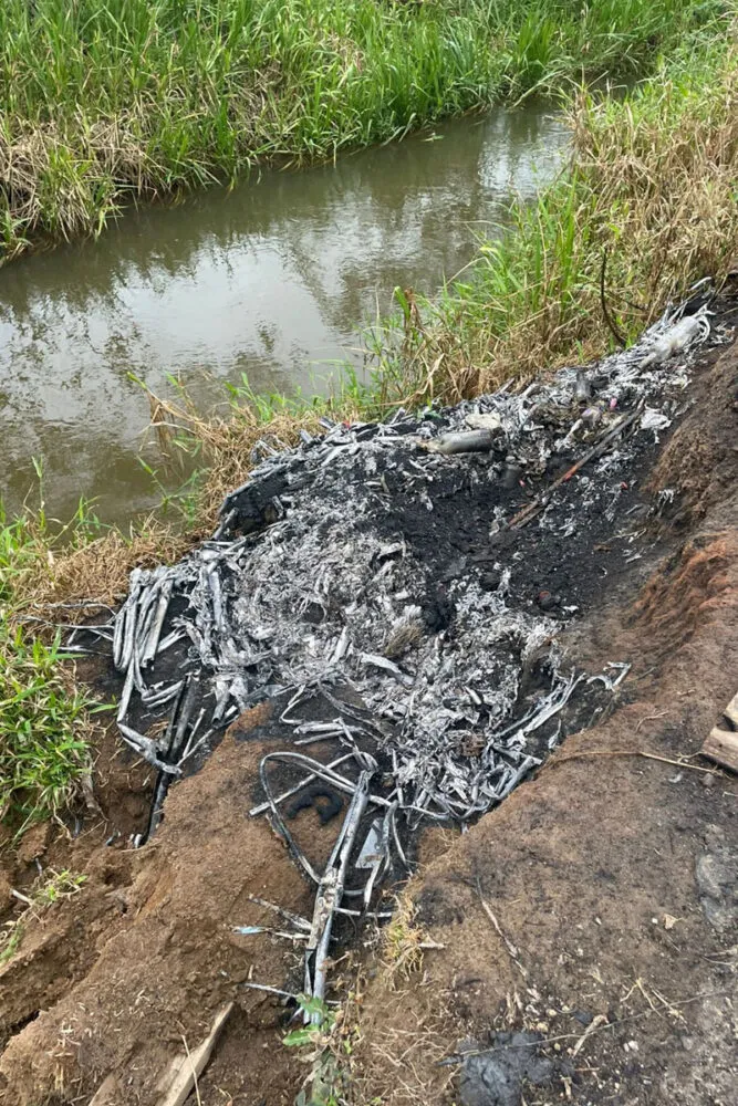 Dono de ferro-velho é preso com mais de uma tonelada de fios de cobre furtados 4 fios de cobre PC