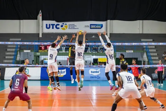 JF Vôlei tem reação, mas perde para o Praia Clube no tie-break pela estreia do Mineiro 2 Praia Clube 3 x 2 JF Vôlei