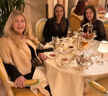 JF POR AI Cha da tarde em Londres 101025 Giglia