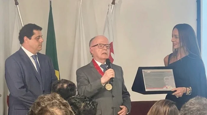 JF POR AI Medalha em BH 101025 CR