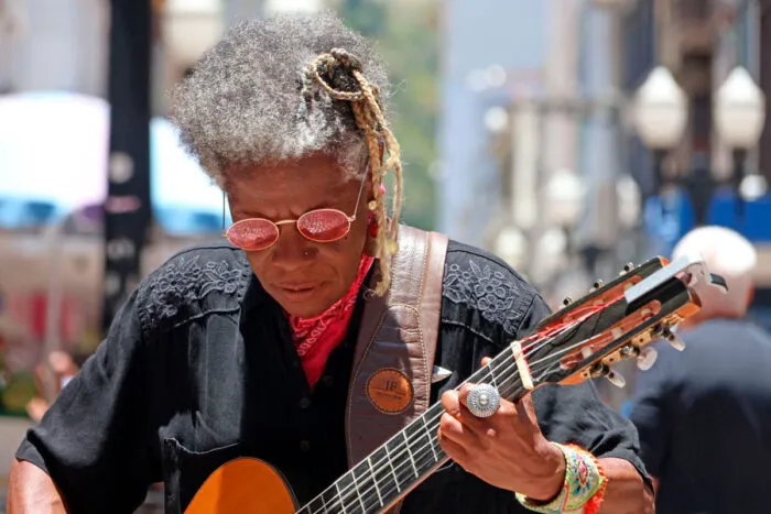 Artistas de rua reforçam papel democrático do Calçadão da Halfeld 8 artistas de rua 3 leonardo costa