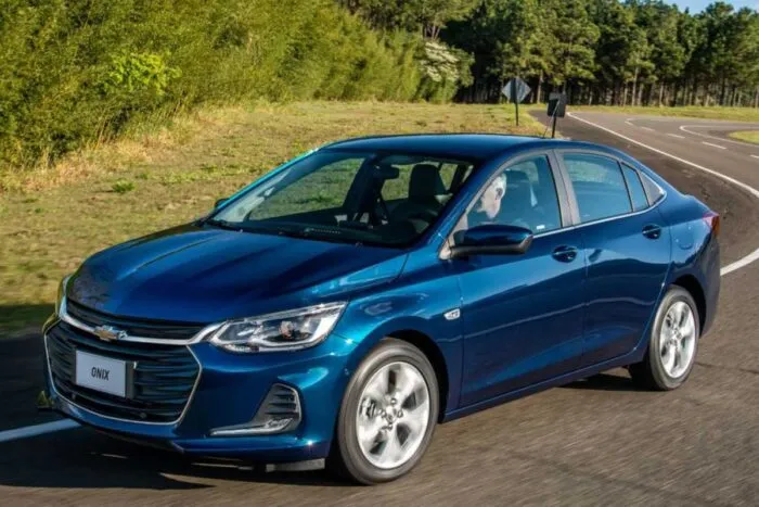 Lista dos sedãs mais vendidos de outubro no Brasil é divulgada 2 sedãs