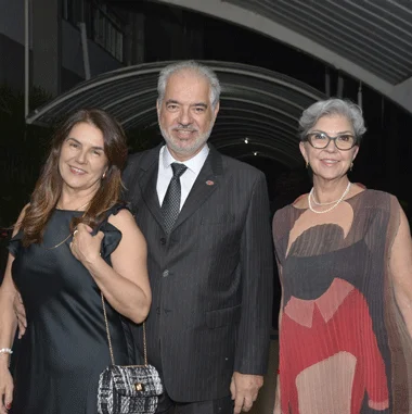 Coluna Cesar Romero – 07 e 08 de dezembro de 2025 22 3 Comenda 051225 com corte