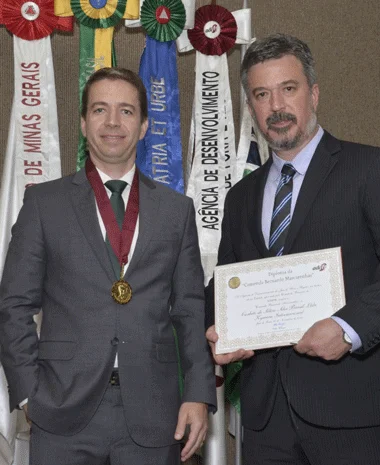 Coluna Cesar Romero – 07 e 08 de dezembro de 2025 28 5 Comenda 051225 com corte