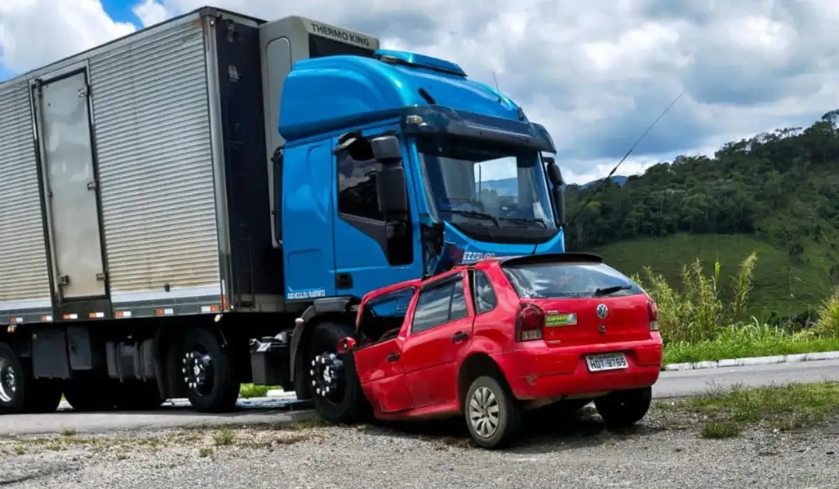 Grave acidente deixa dois mortos na BR-267 no fim de semana 2 Grave acidente deixa dois mortos na BR-267 no fim de semana