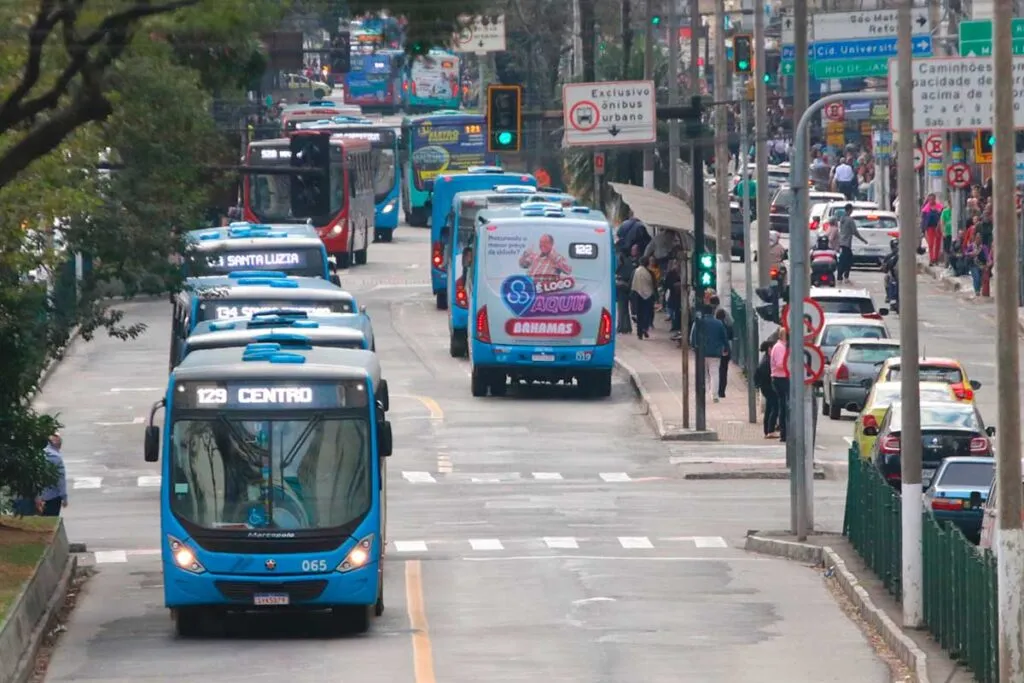 onibus by felipe couri arquivo tm