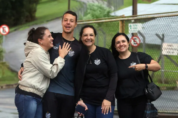 Destaque do Tupi, goleiro João Caniato inicia desafio em time paulista 4 uploads Leonardo 08.11.25 08.26