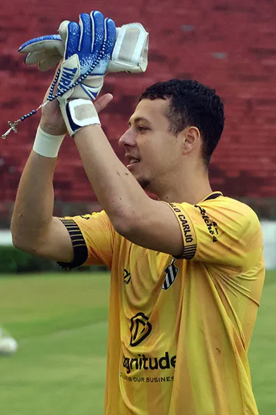 Destaque do Tupi, goleiro João Caniato inicia desafio em time paulista 3 uploads Leonardo 08.11.25 08.26.07 TUPI 1x0 ESSUBE LEONARDO COSTA 26