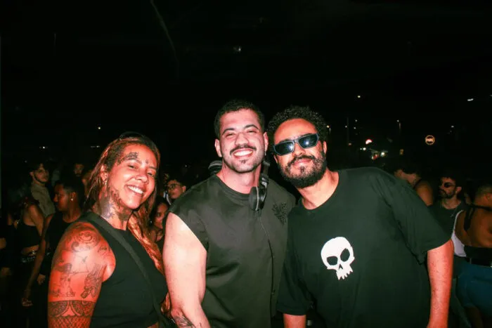 Acadêmicos do Baixo Centro estreia no calendário oficial do carnaval de Juiz de Fora com after 2 1 Amanda Fie Julio Piubello e Claudio Ponciano