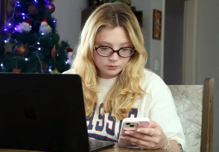 Janeiro Branco: virada do ano amplia ansiedade e cobrança por metas 4 ANA JULIA JANEIRO BRANCO FOTO LEONARDO COSTA 01