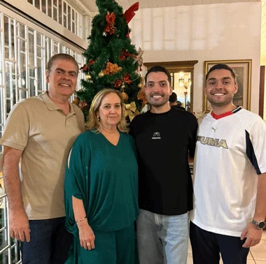 Leandro e Lidia Fortuna com os filhos Lucas e Lauro 291225 Giglia 1