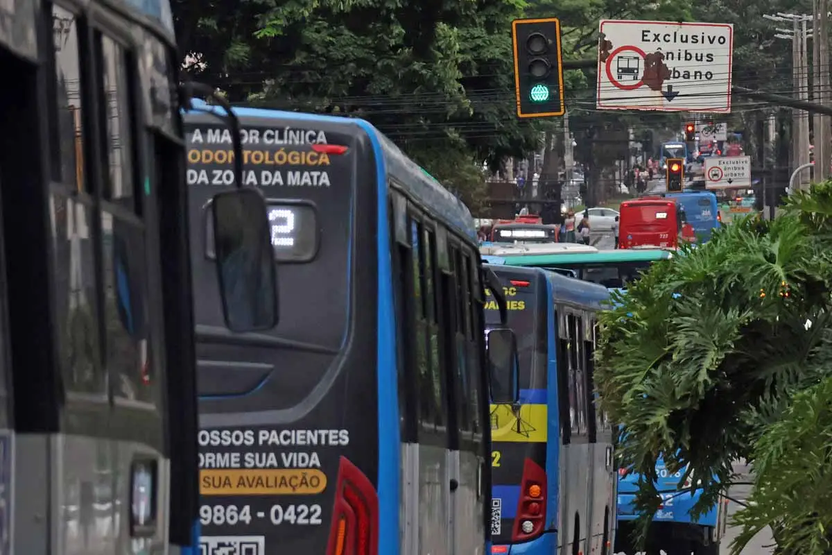 Mudanças em horários de ônibus alteram 13 linhas do transporte coletivo 2 Mudanças em horários de ônibus alteram 13 linhas do transporte coletivo